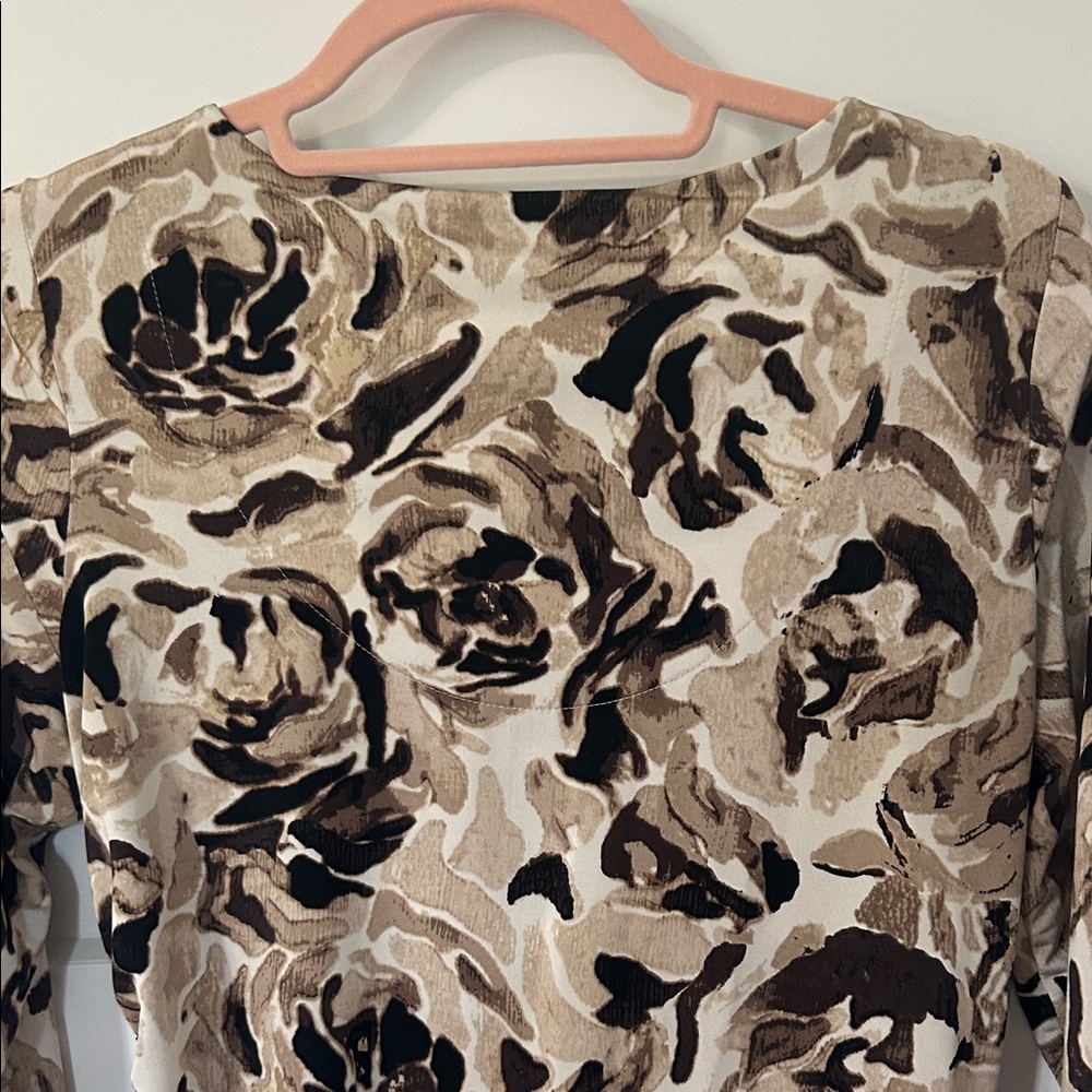 Dana Buchman Women's Tan and Black Floral Blouse - Picture 7 of 8